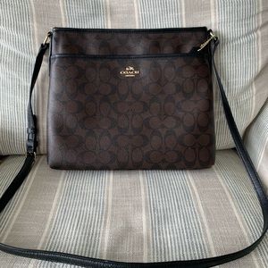 Signature COACH Messenger/Crossbody Bag